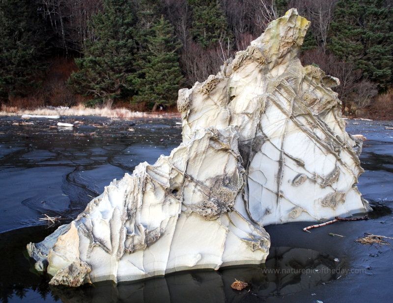 Giant rocks that look like dragon teeth