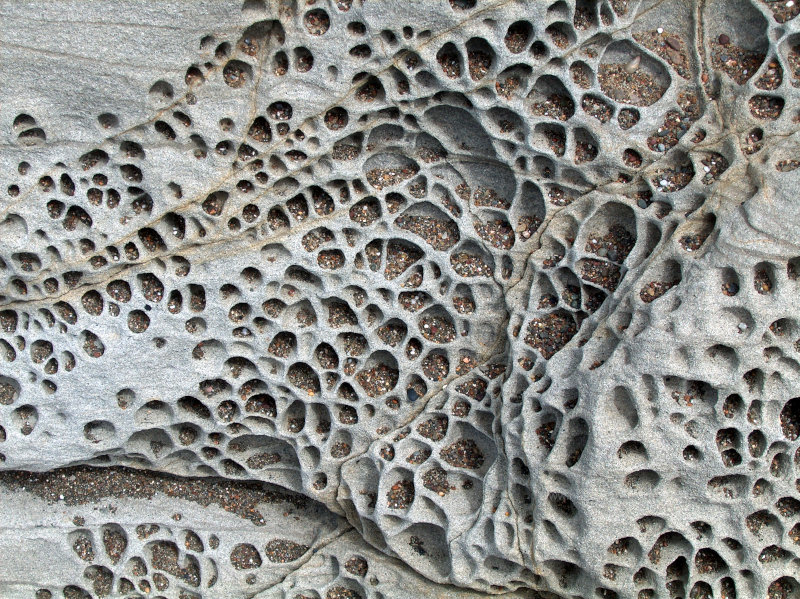 Gravel formations on the beach